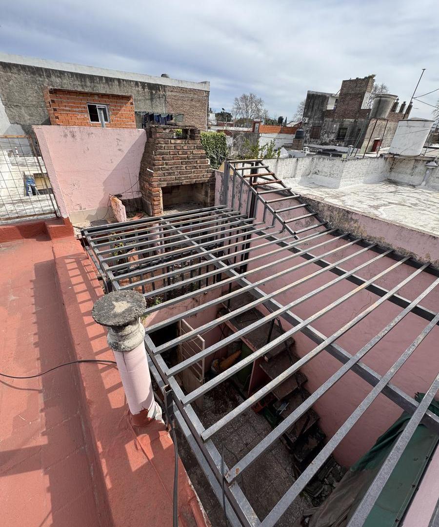 Foto de Casa para reciclar, ideal empredimiento comercial en barrio Azcuenaga!, imagen 4