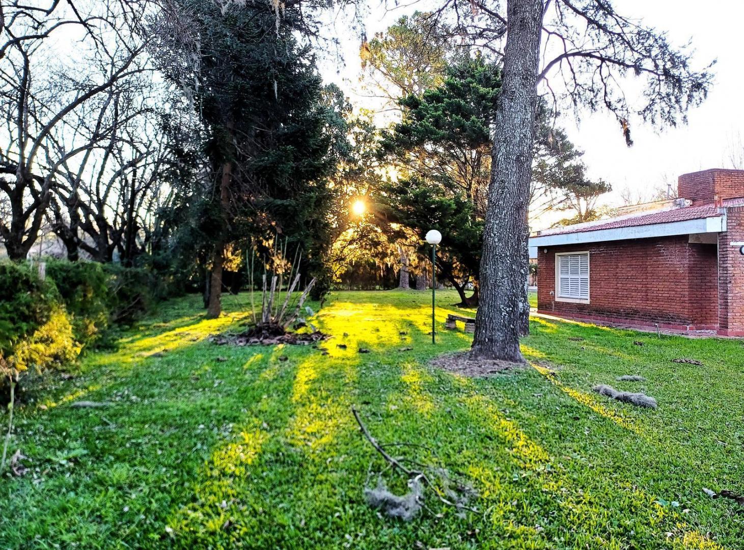 Foto de Venta casa en Funes con gran parque y pileta, zona Garita 15, imagen 5