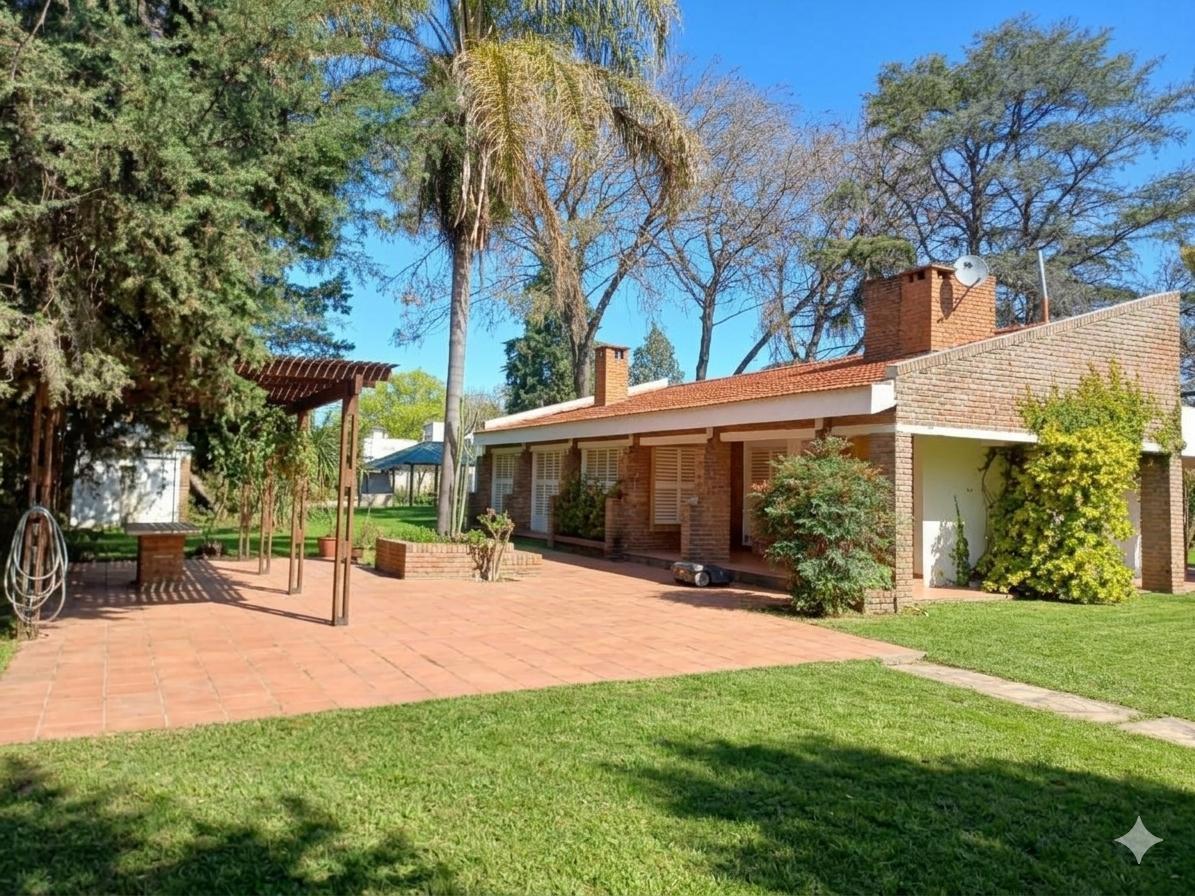 Foto de Venta casa en Funes con gran parque y pileta, zona Garita 15, imagen 3