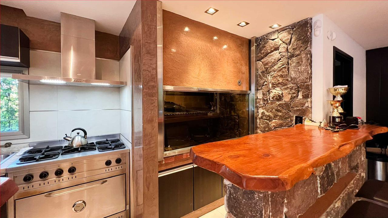 Foto de Espectacular Casa de Categoría con pileta en pleno centro de Pinamar!, imagen 3