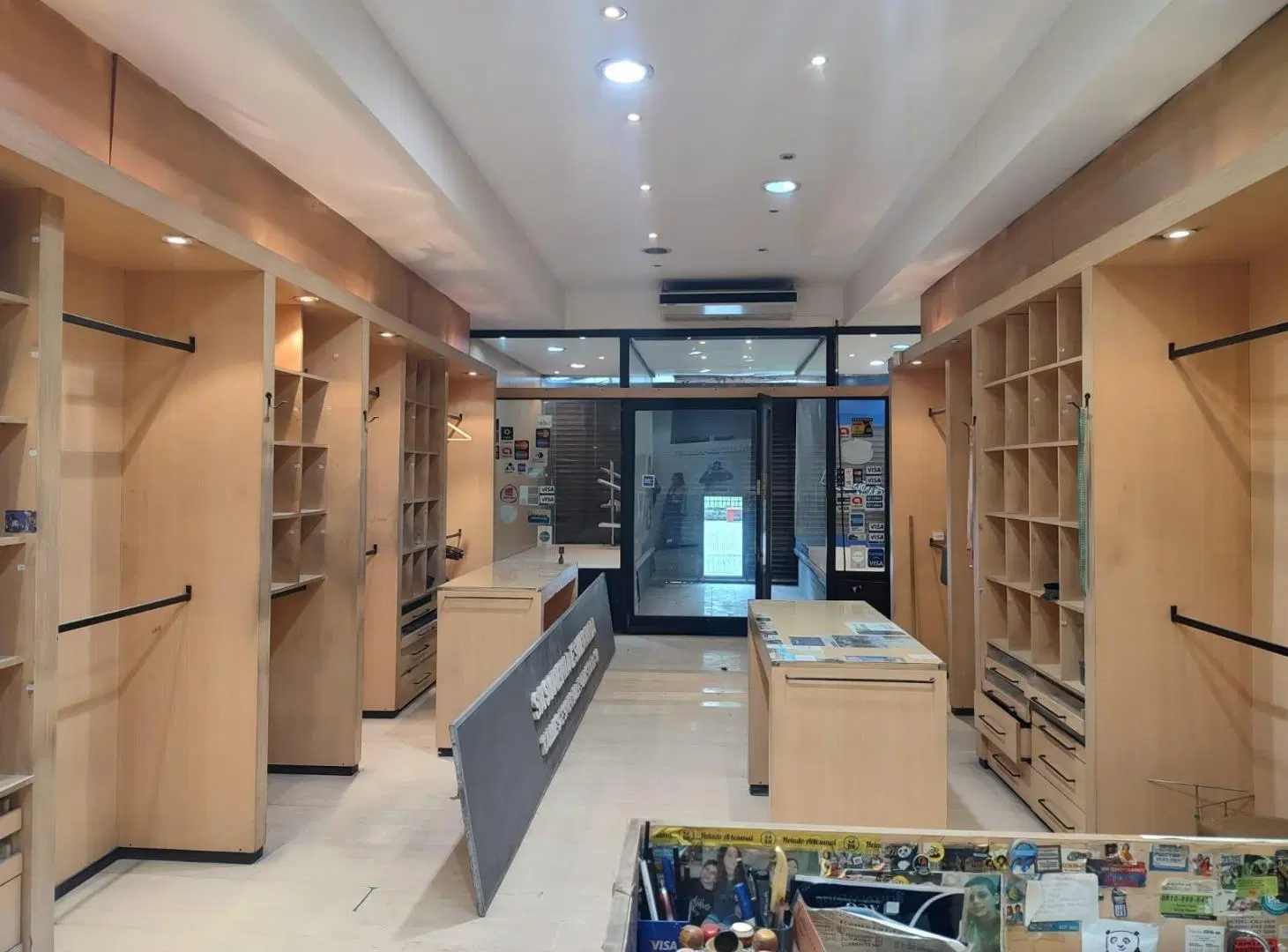 Muy lindo local en calle Esmeralda y Rivadavia! PB Subsuelo. 168 mts. 2