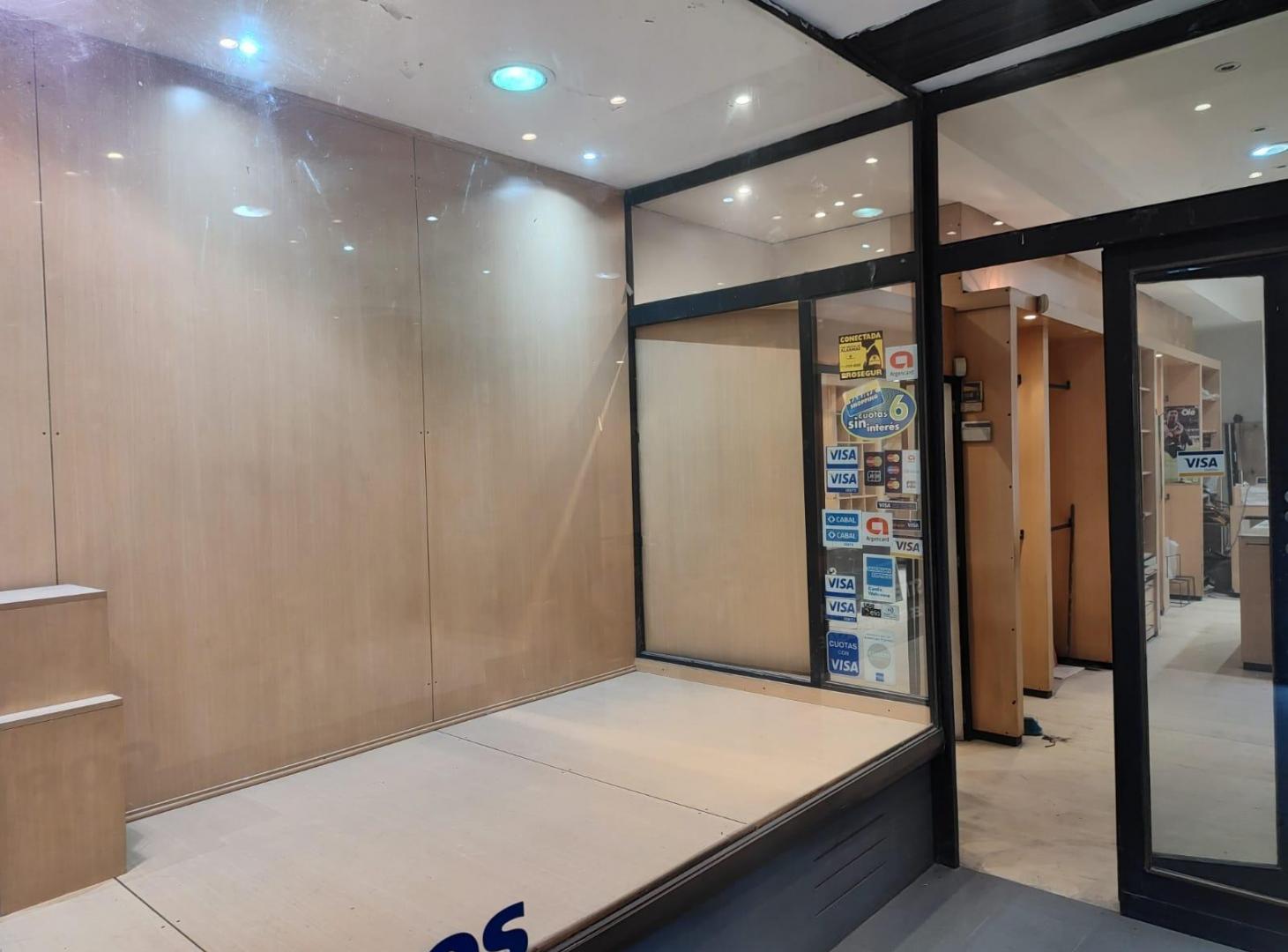 Foto de Muy lindo local en calle Esmeralda y Rivadavia! PB Subsuelo. 168 mts., imagen 5