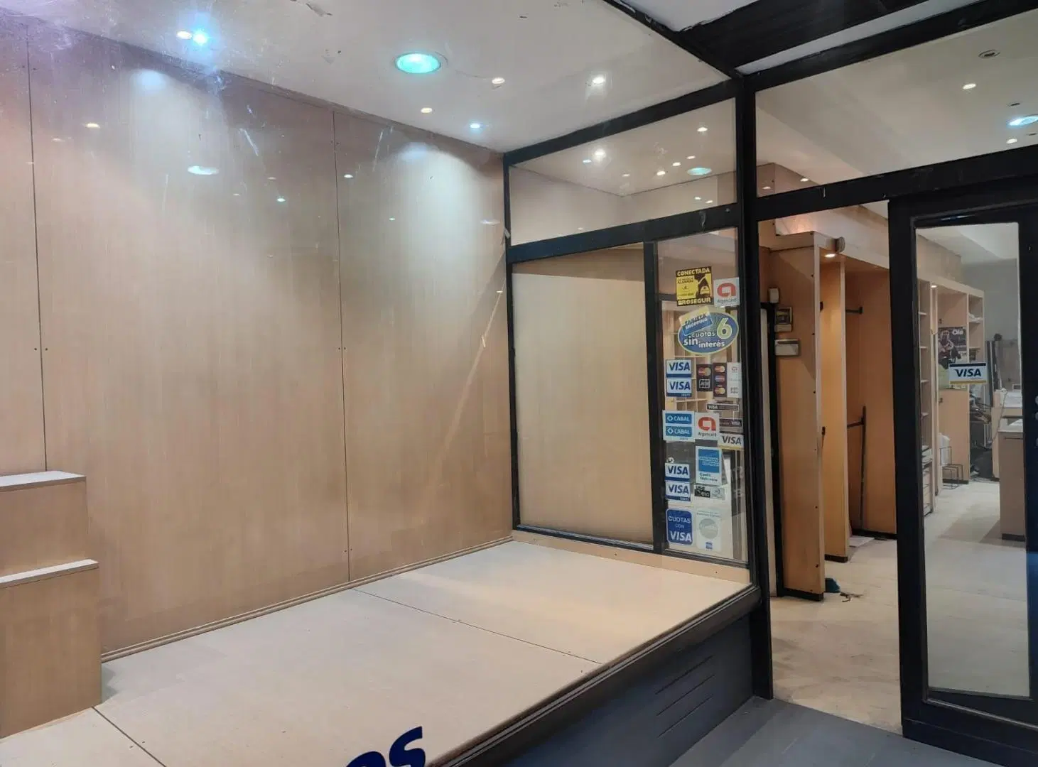 Muy lindo local en calle Esmeralda y Rivadavia! PB Subsuelo. 168 mts. 5