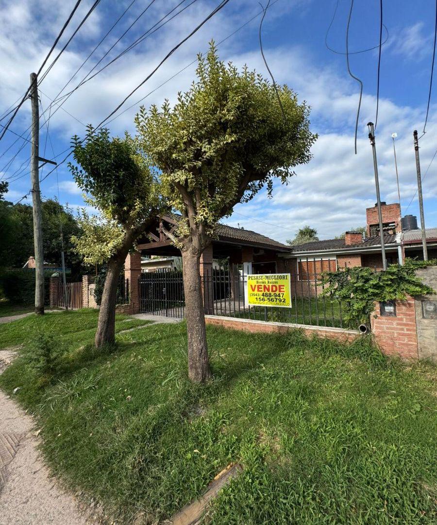 PESASI - MIGLIORI, Bienes Raices - UNQUILLO - VENDE amplia casa frente a la Plaza Herbera