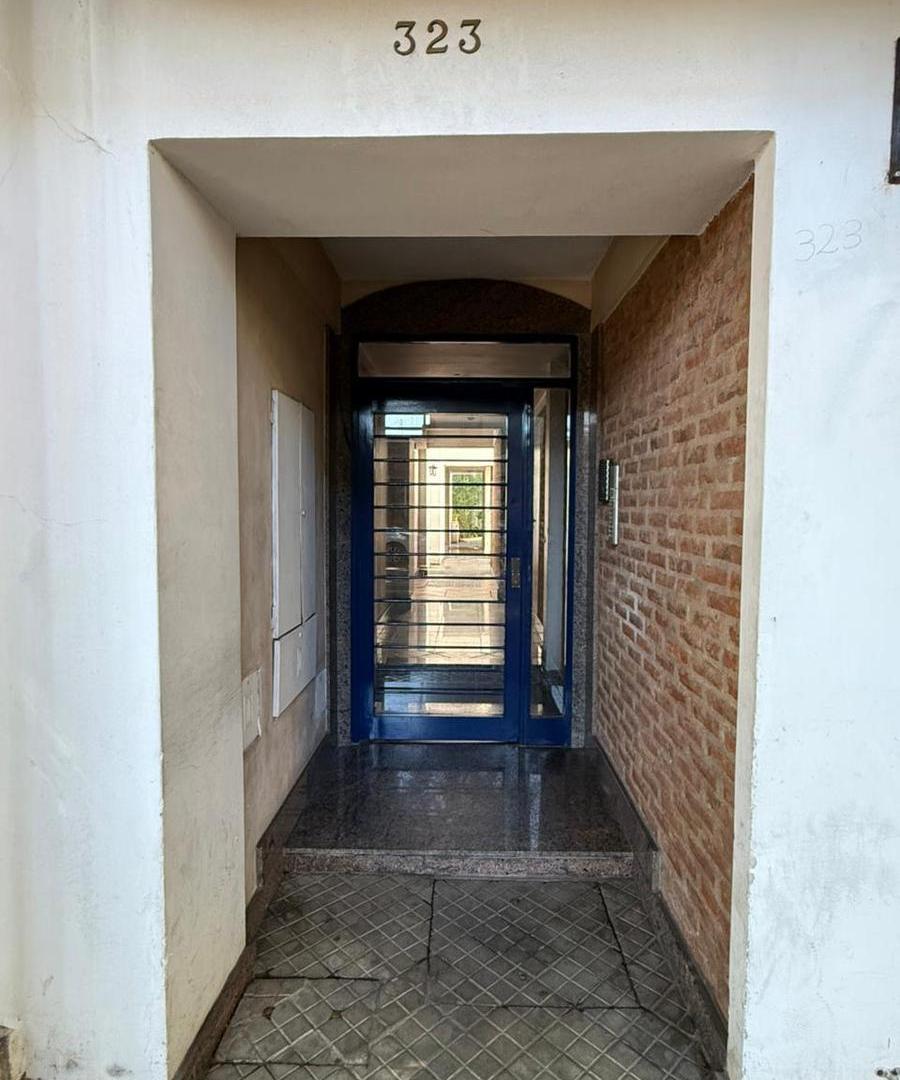 Foto de Venta-Barrio Hospitales-departamento con balcón, imagen 1