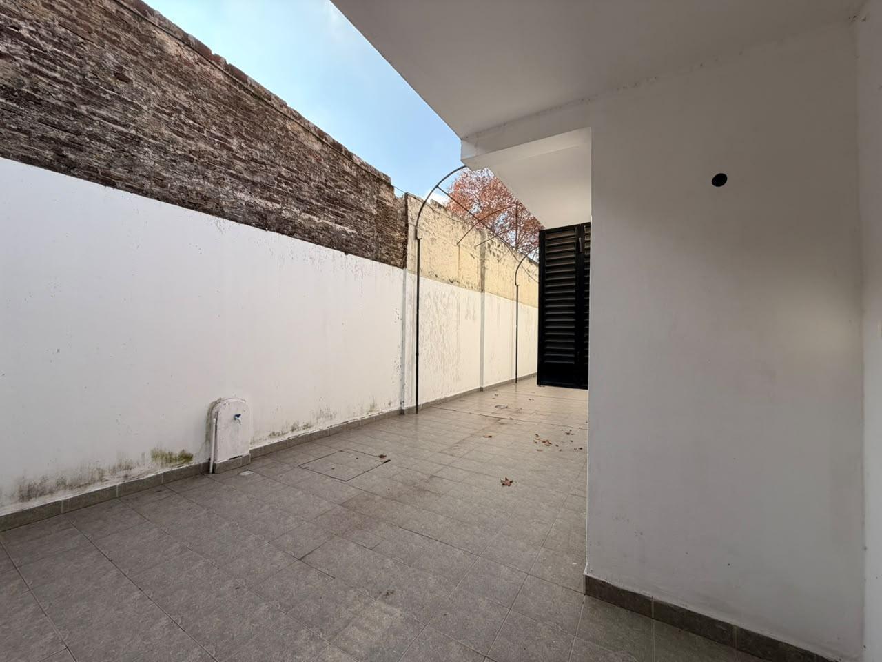 Foto de Venta-casa-Barrio Azcuenaga-dos viviendas sobre mismo lote, imagen 2