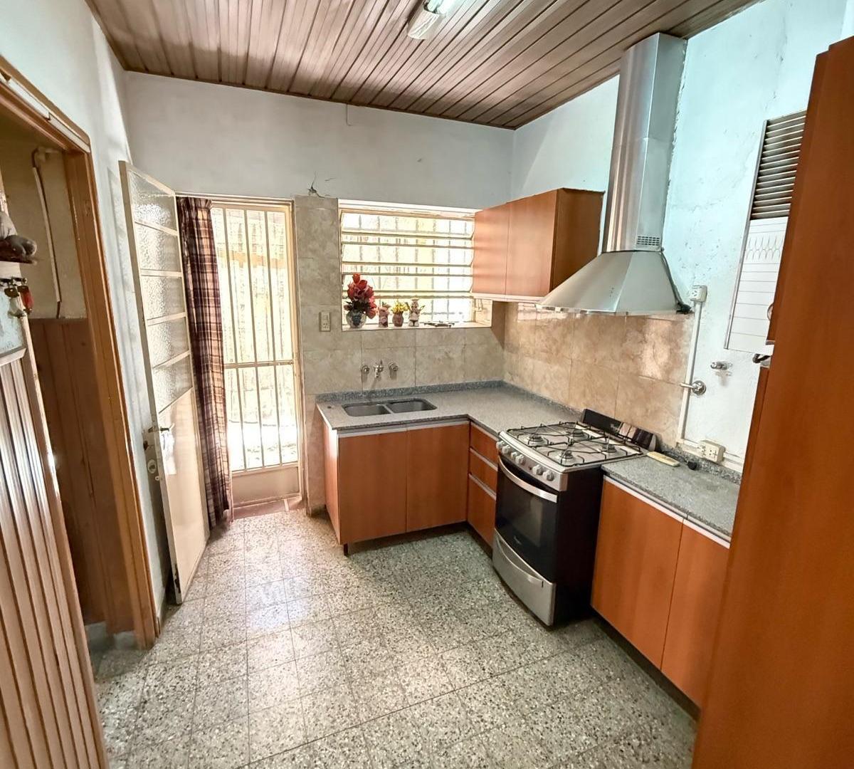 Foto de Venta-casa-Barrio Azcuénaga-oportunidad, imagen 1