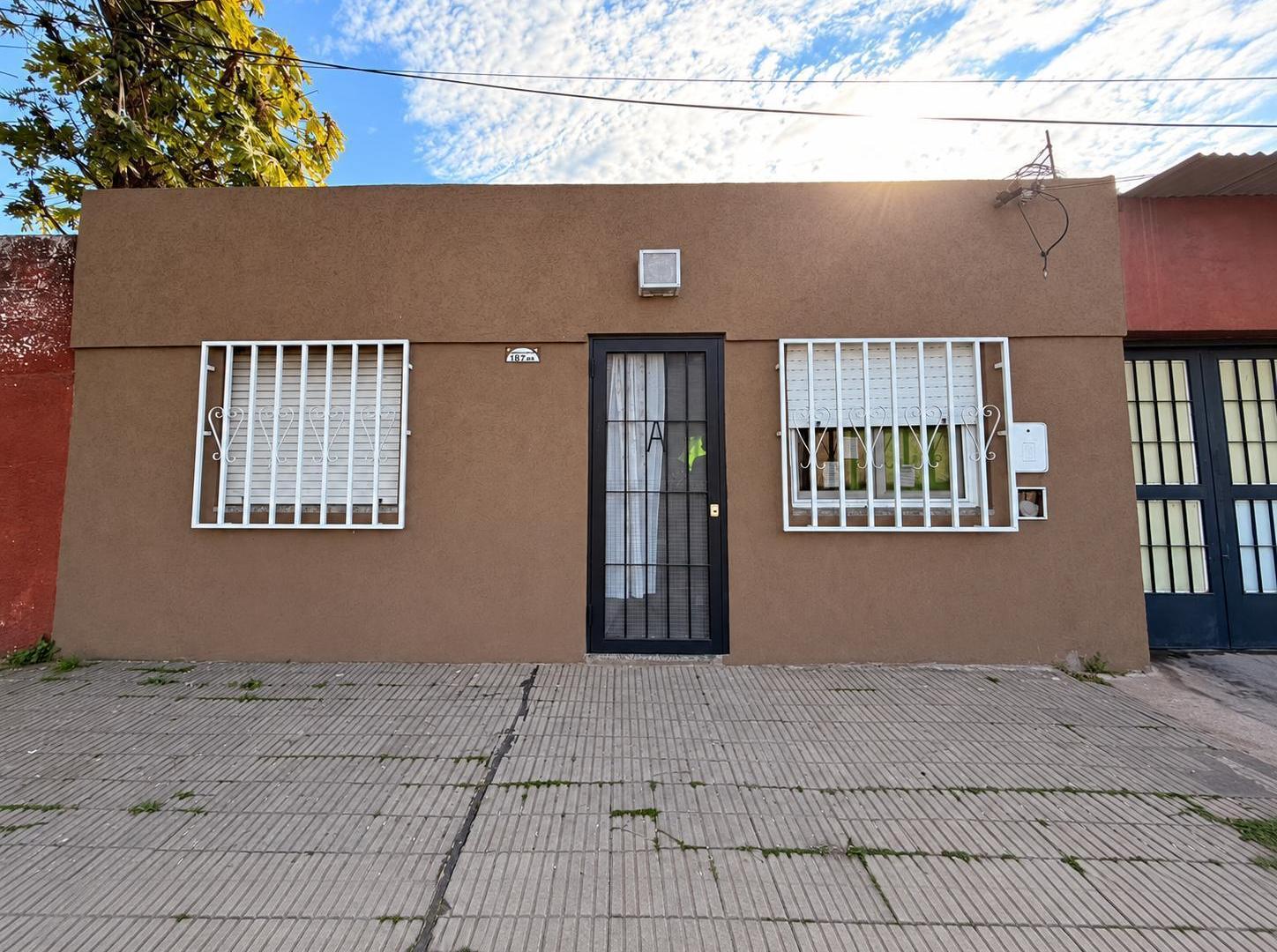 Foto de Venta- Casa en Ludueña-patio, imagen 2