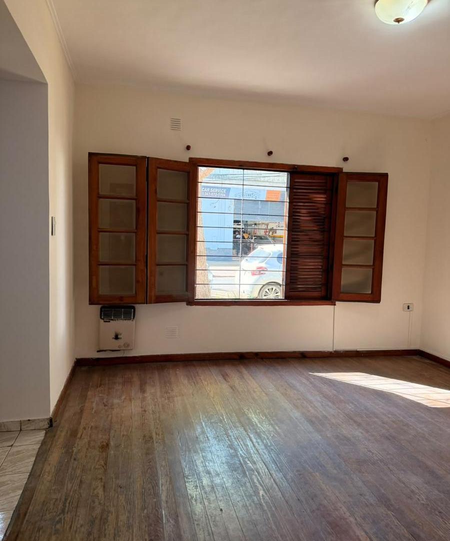 Foto de VENTA: Rosario, Echesortu | Dormitorio y Patio, imagen 2