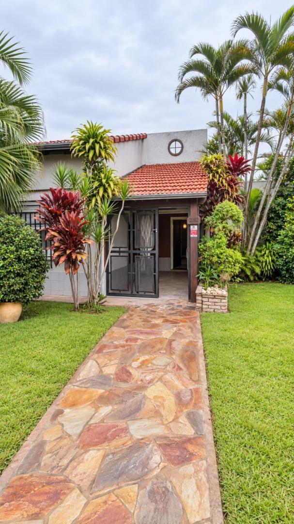 Foto de GRAN CASA SOBRE ESQUINA, imagen 2
