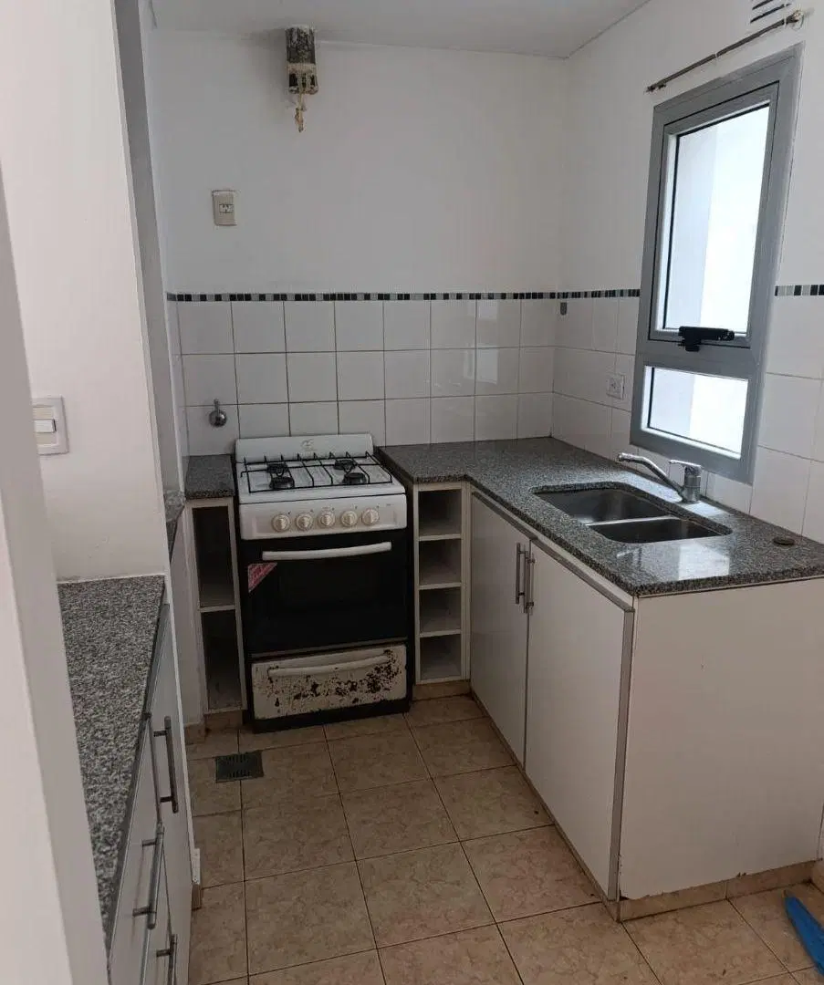 Venta departamento de un dormitorio con balcón - zona casco urbano 4