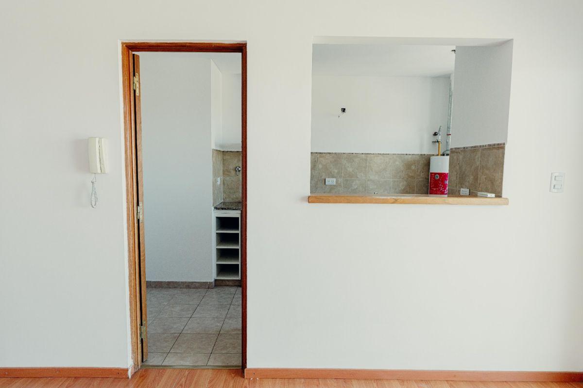 Foto de VENTA DE DEPARTAMENTO CON COCHERA CUBIERTA- SANTA ROSA, imagen 4