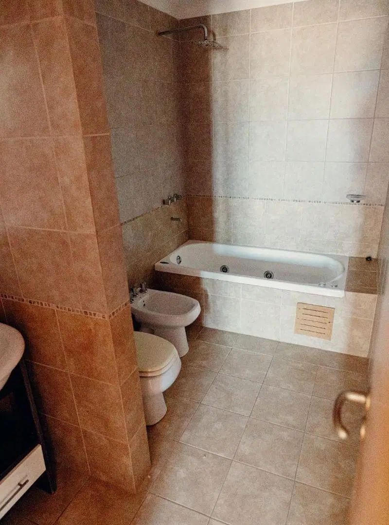 VENTA DE DEPARTAMENTO CON COCHERA CUBIERTA- SANTA ROSA 5