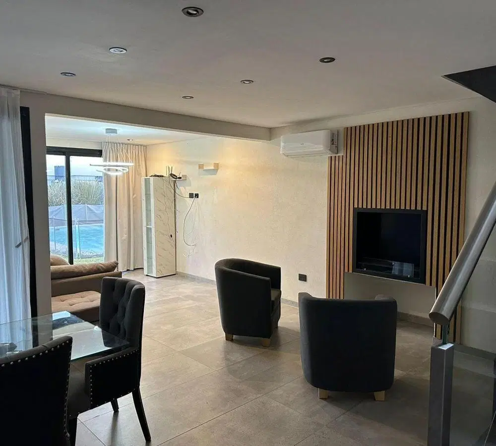 CASA EN VENTA DE 4 AMB EN BARRIO SANTA RITA SAN VICENTE/ CANNING 4