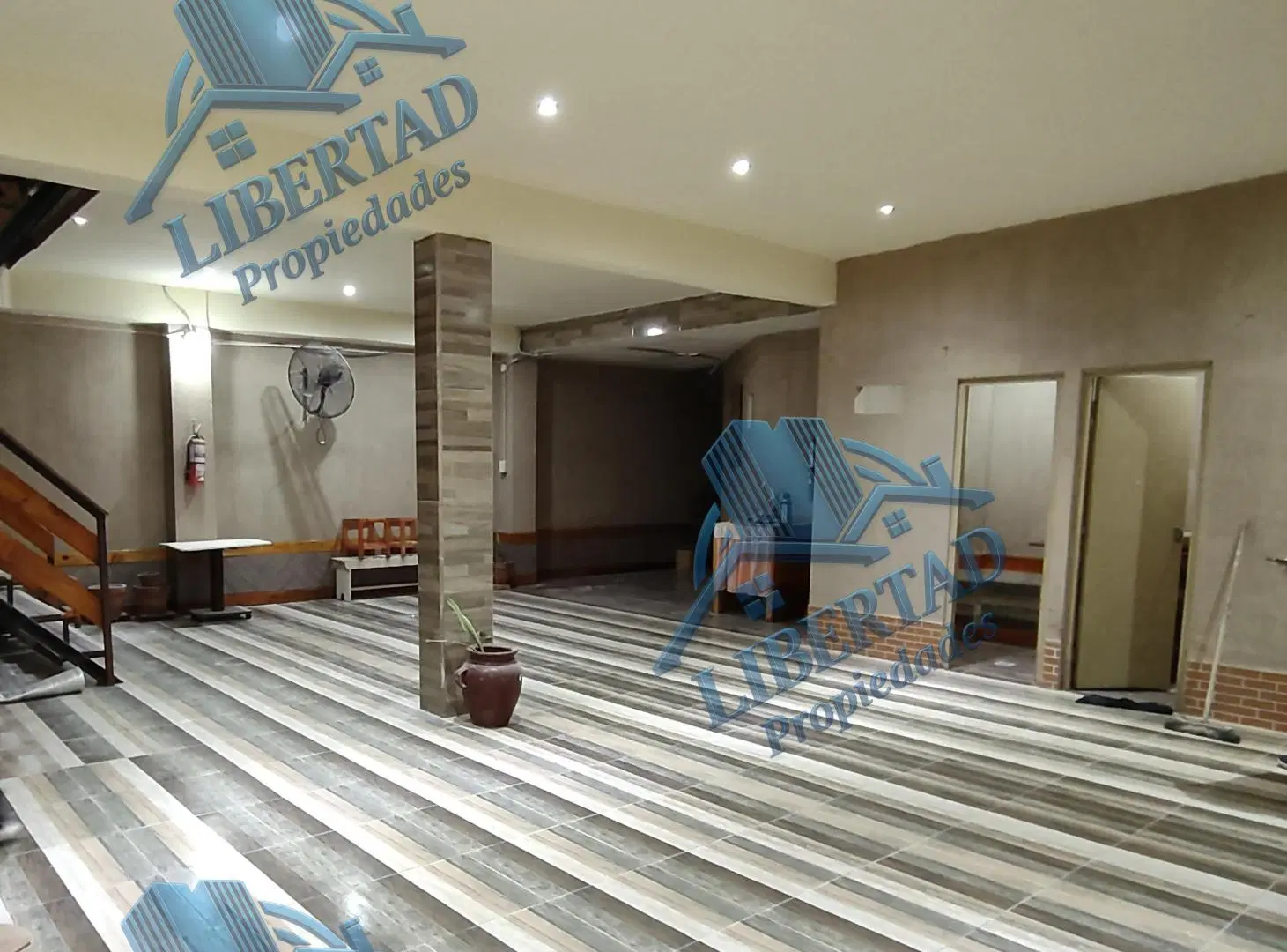 Alquilo local/salón interno amplio Z° Cazadores y Medrano 4