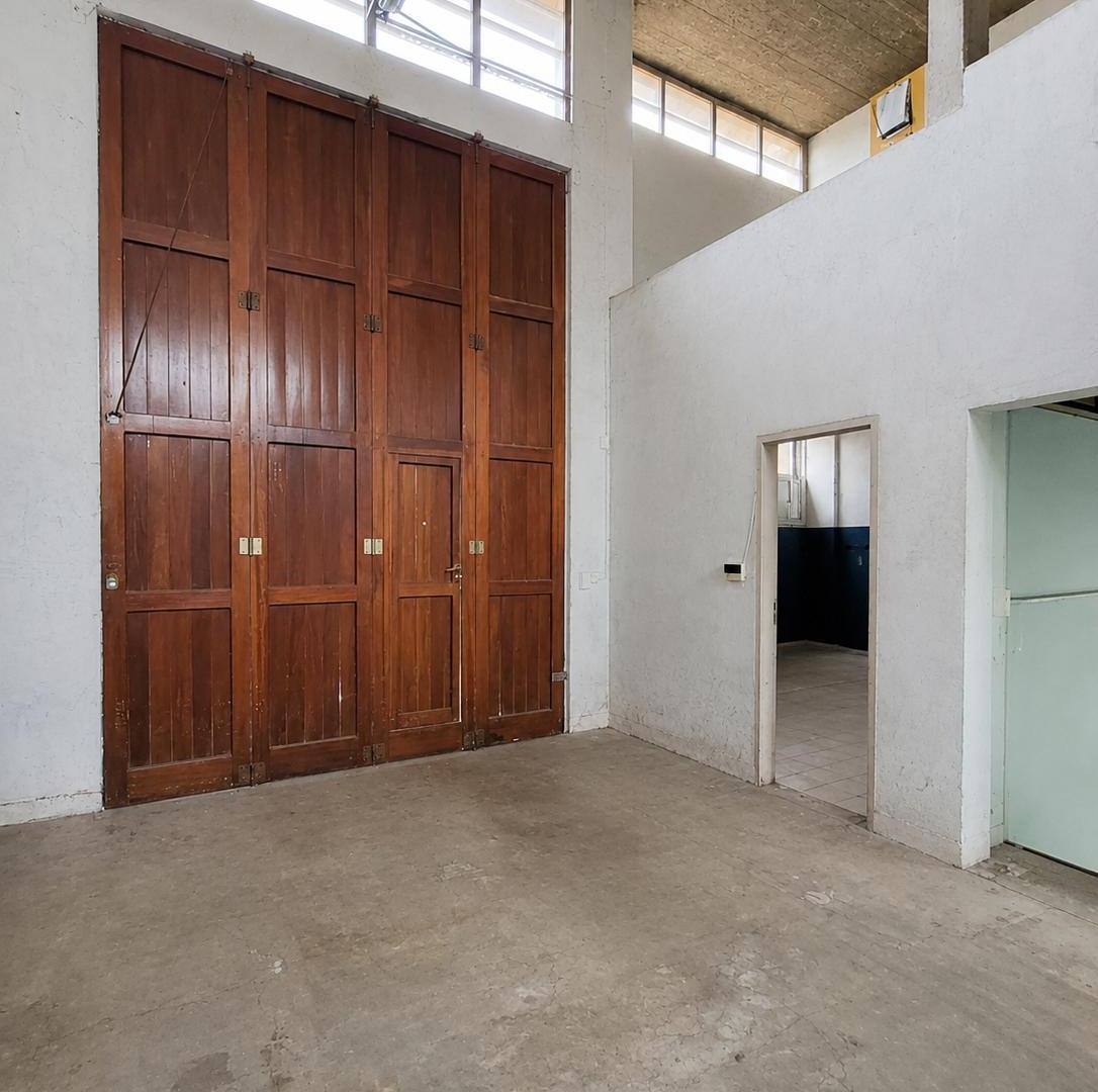 Foto de VENTA - GALPÓN CON LOSA Y GRAN LOTE – BARRIO FLORIDA -IDEAL, imagen 5