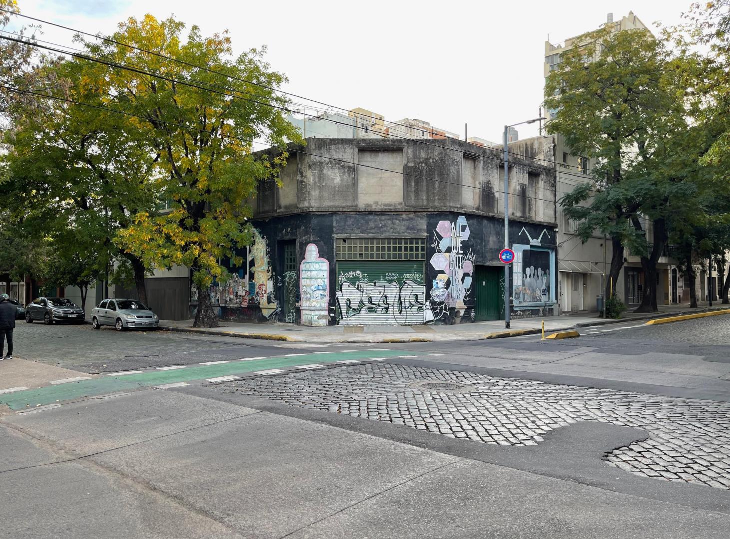 Foto de ESQUINA ÚNICA 200 M² + SÓTANO. DISTRITO AUDIOVISUAL., imagen 2