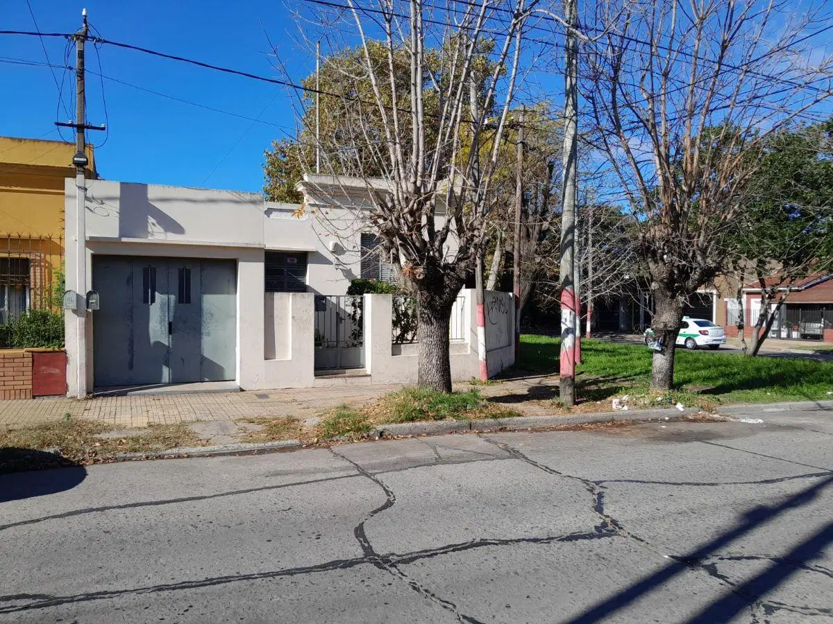 CASA EN ALQUILER 530 ESQUINA 4 TOLOSA - 3 DORMITORIOS 3