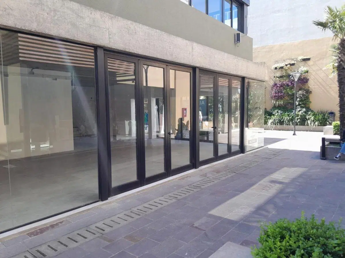 OFICINA UBICADA EN PASEO COMERCIAL PATIO ESCONDIDO 51 ENTRE 4 Y 5 2