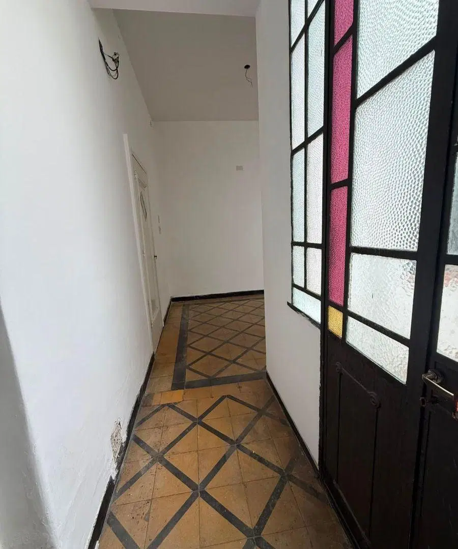 CASA EN ALQUILER - 1 ESQUINA 529 TOLOSA - 2 DORMITORIOS - COCHERA 1