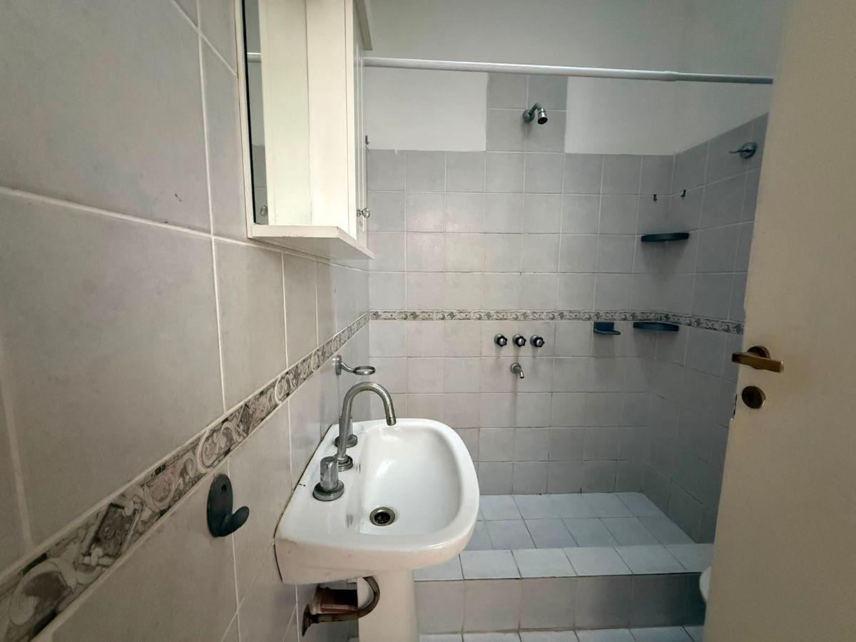 Foto de CASA EN ALQUILER - 1 ESQUINA 529 TOLOSA - 2 DORMITORIOS - COCHERA, imagen 3
