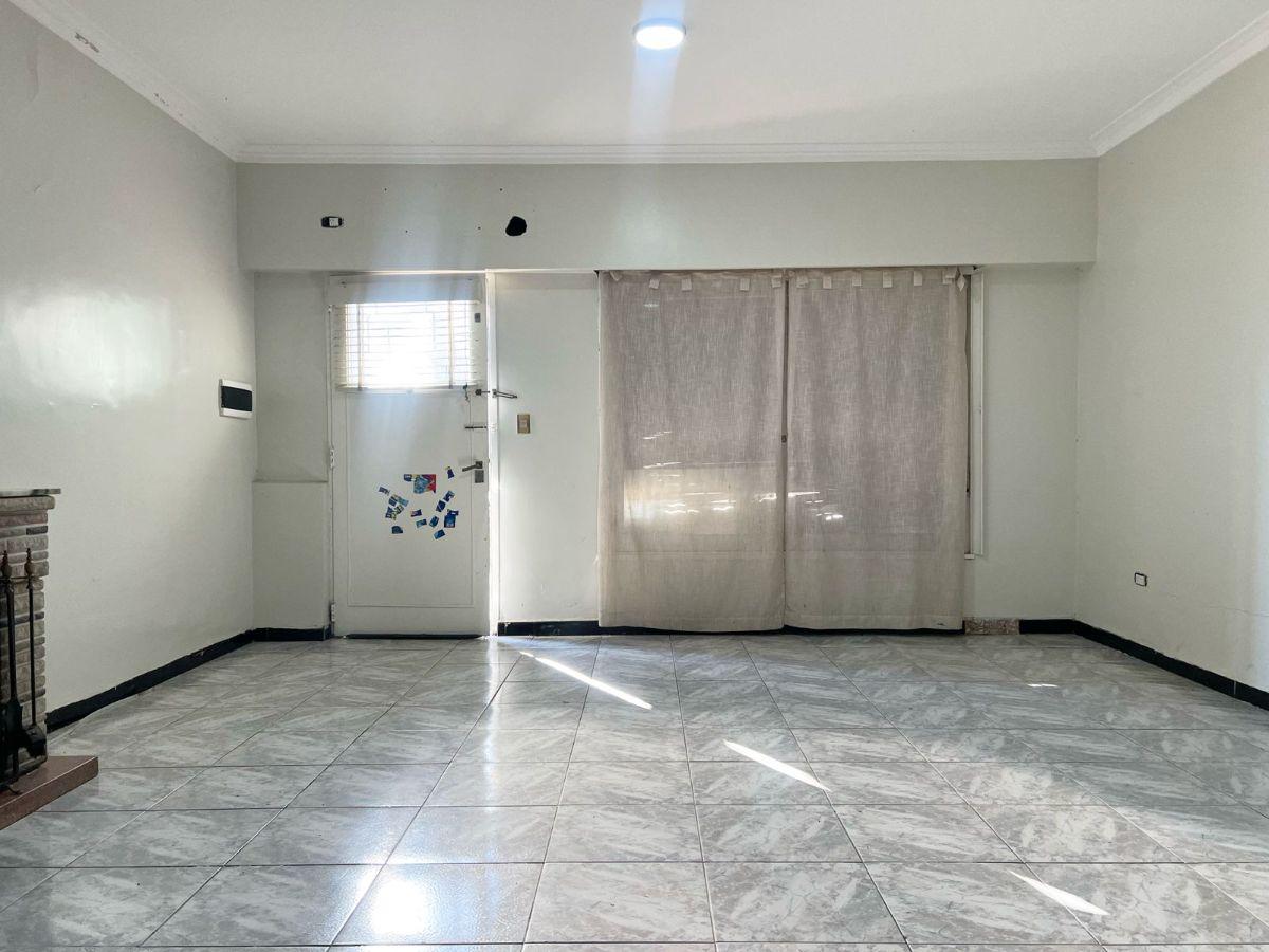 Foto de CASA EN VENTA - 42 ENTRE 25 Y 26 - 3 DORMITORIOS - POSIBLE APTO BANCO, imagen 3