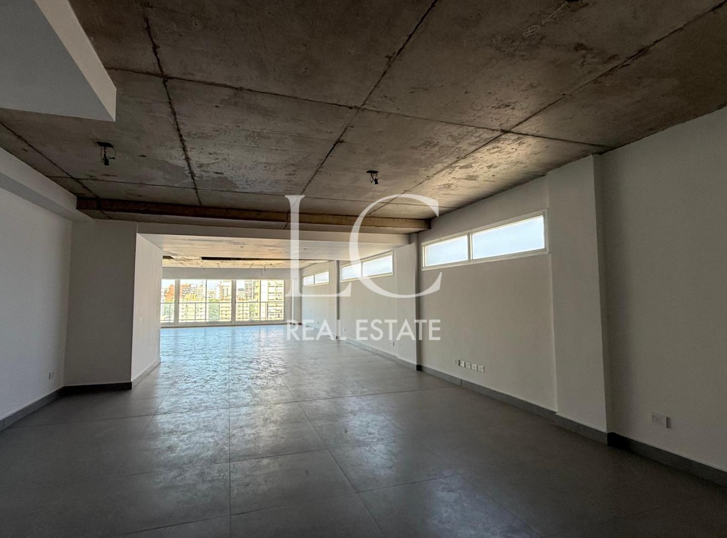 Oficina sobre Libertador - Venta o Alquiler - Belgrano