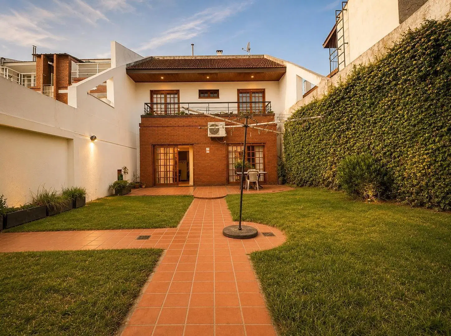 Casa en venta - Flores - Duplex de 6 ambientes con quincho y cochera 4