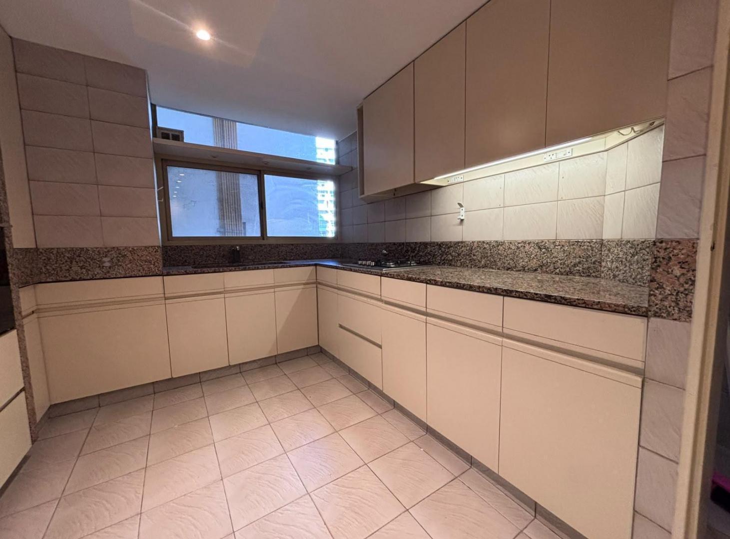 Foto de Alquiler Departamento 4 ambientes con dependencia - Las Cañitas, imagen 3