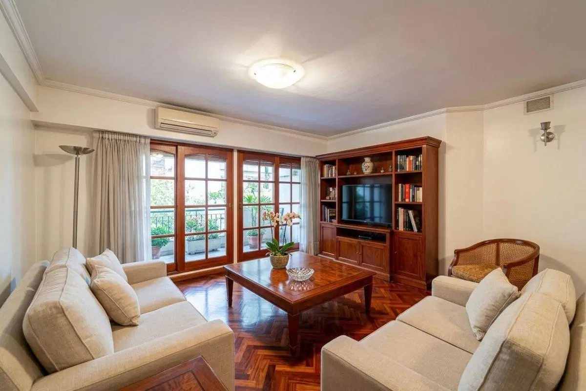 DEPARTAMENTO 4 DORMITORIOS PISO EXCLUSIVO AL FRENTE CON COCHERA 2