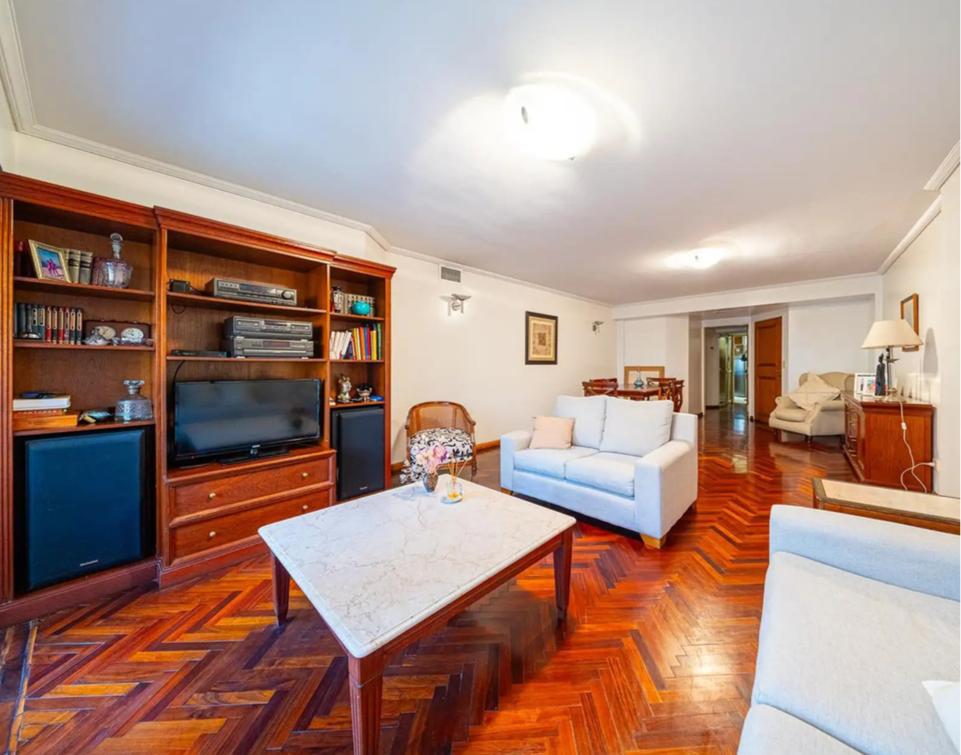 DEPARTAMENTO 4 DORMITORIOS PISO EXCLUSIVO AL FRENTE CON COCHERA