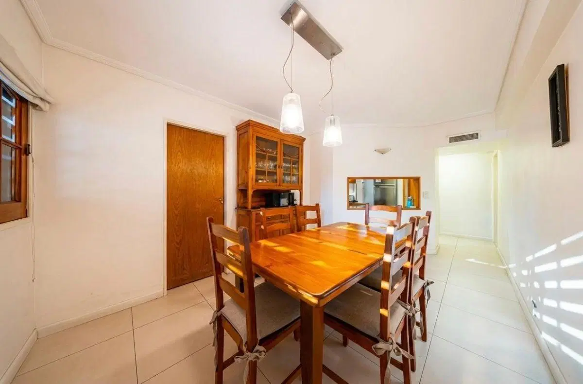 DEPARTAMENTO 4 DORMITORIOS PISO EXCLUSIVO AL FRENTE CON COCHERA 3