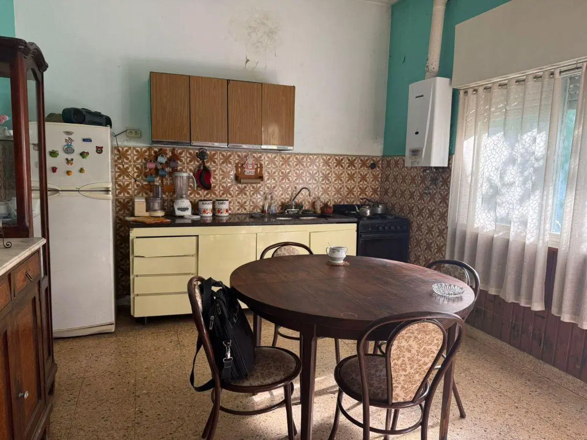 CASA EN VENTA 3 AMBIENTES A RECICLAR EN MATADEROS 5