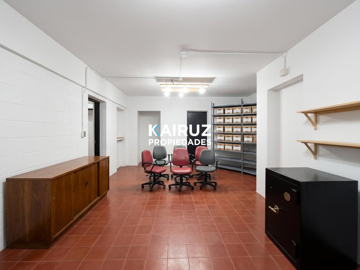 Foto de OFICINA EN VENTA EN BARRIO GÜEMES - USO COMERCIAL/ OFICINA, imagen 4