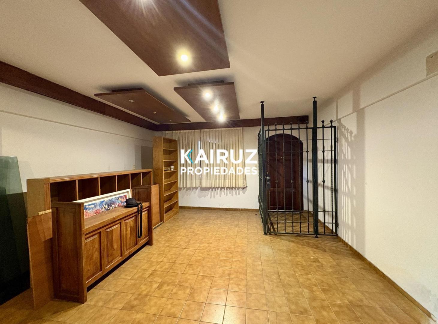 Foto de OFICINA EN VENTA EN BARRIO GÜEMES - USO COMERCIAL/ OFICINA, imagen 2