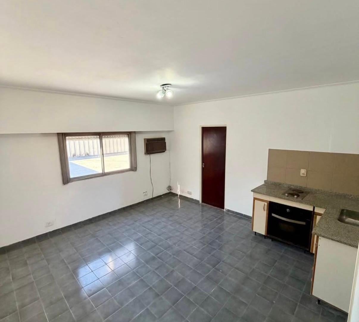 Foto de Departamento 2 ambientes alquiler Florencio Varela centro., imagen 1