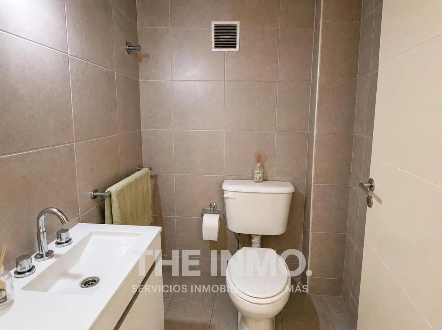 Departamento con 65 m² construidos, 2 dormitorios en venta en Sexta Sección 1