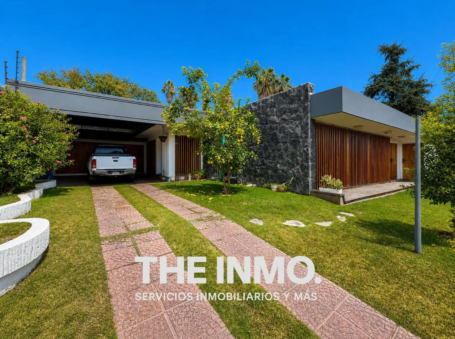 Casa en venta con 4 dormitorios y 460m2 cubiertos en Godoy Cruz Mendoza 2