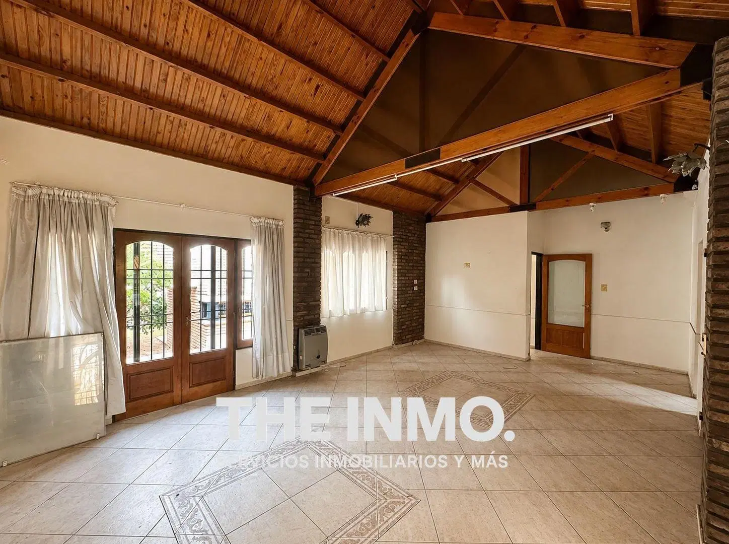 Casa en Villa Nueva de 300 m2 con 6 dormitorios en alquiler 2