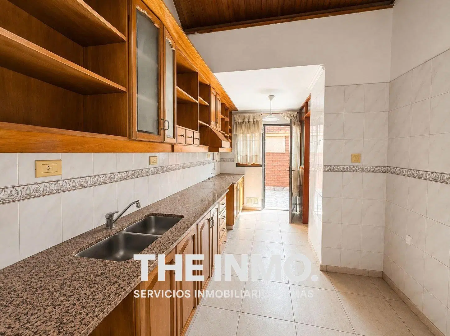 Casa en Villa Nueva de 300 m2 con 6 dormitorios en alquiler 4