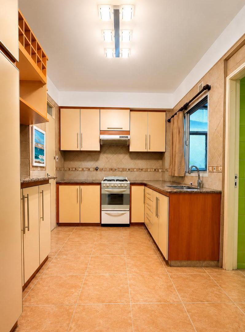Foto de DEPARTAMENTO 4 DORMITORIOS CÓRDOBA 1600, imagen 4