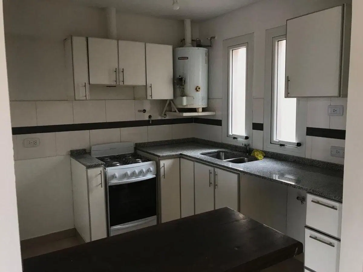 ALQUILO DUPLEX 1 DOR, Y ESCRITORIO- COCHERA - GODOY CRUZ 2