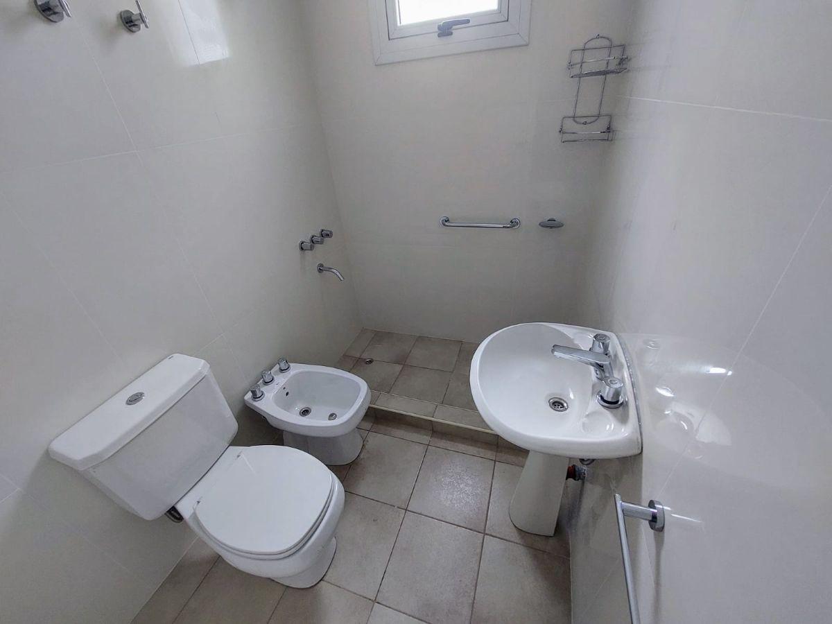 Foto de ALQUILO CASA 3 DORMITORIOS 2 BAÑOS BARRIO TRAPICHE, imagen 5