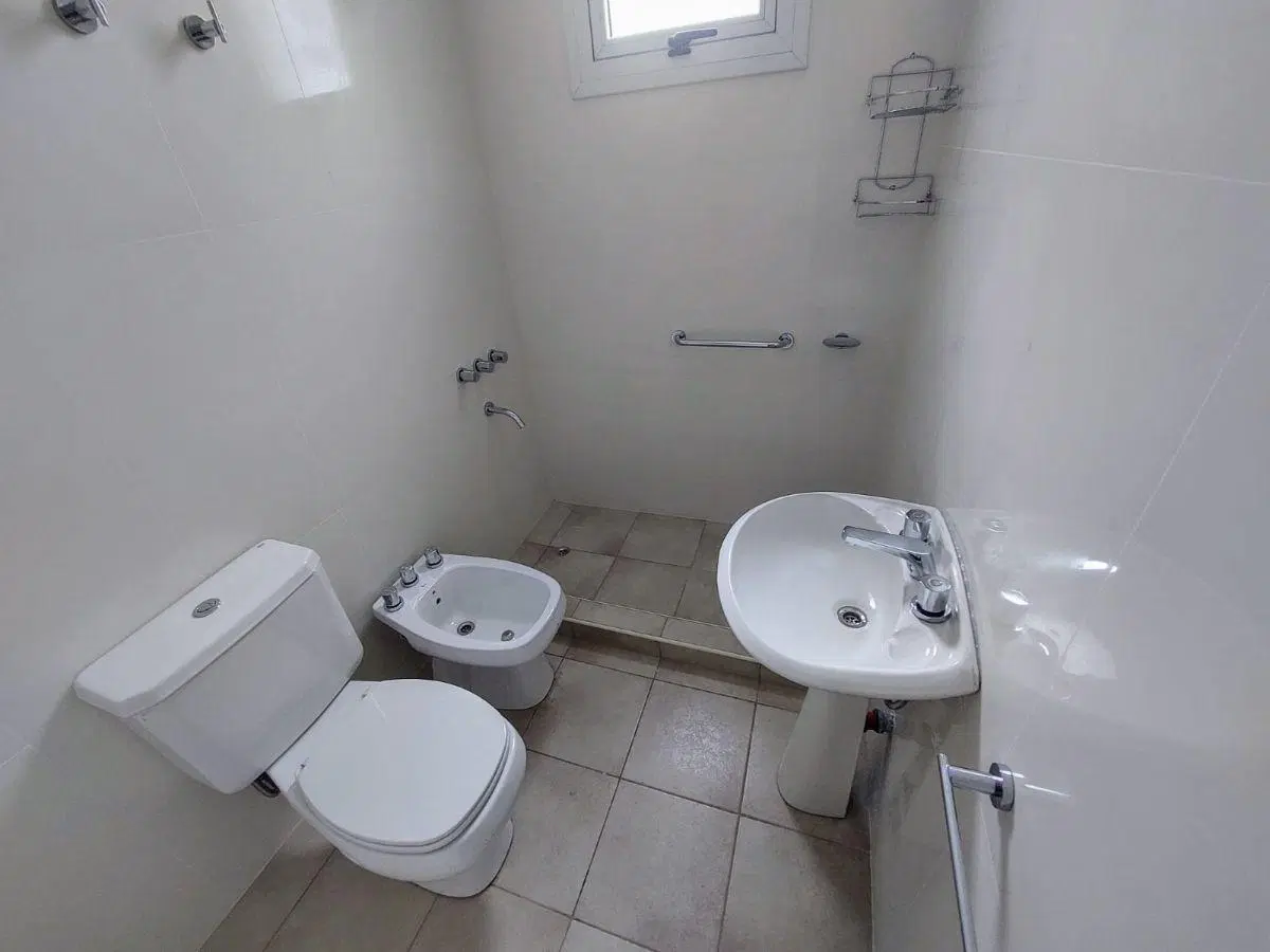 ALQUILO CASA 3 DORMITORIOS 2 BAÑOS BARRIO TRAPICHE 5