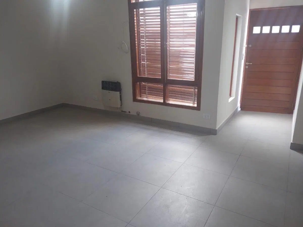 ALQUILO CASA 3 DORMITORIOS 2 BAÑOS BARRIO TRAPICHE 5