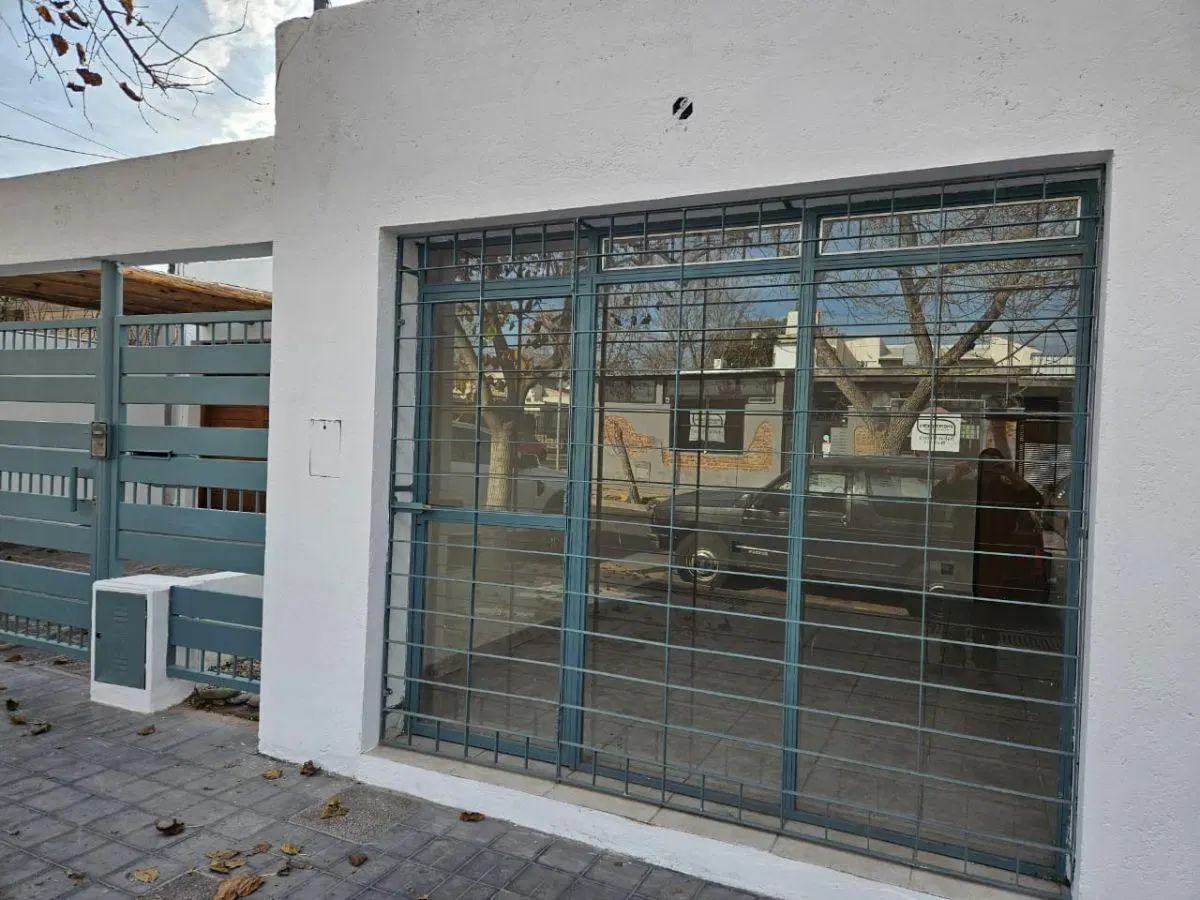 ALQUILO LOCAL BARRIO TRAPICHE 1