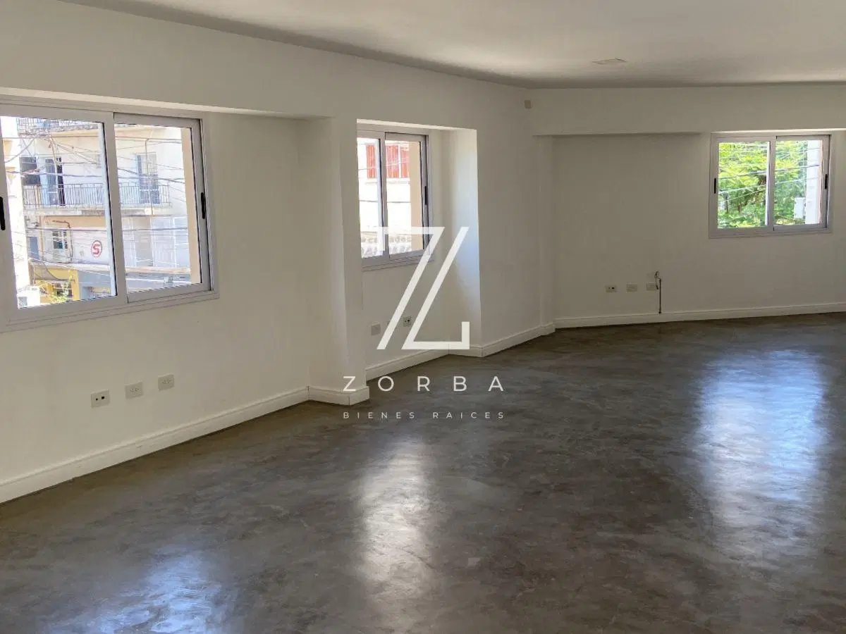OFICINA CÉNTRICA EN ALQUILER – ESQUINA URQUIZA Y FLORIDA 4