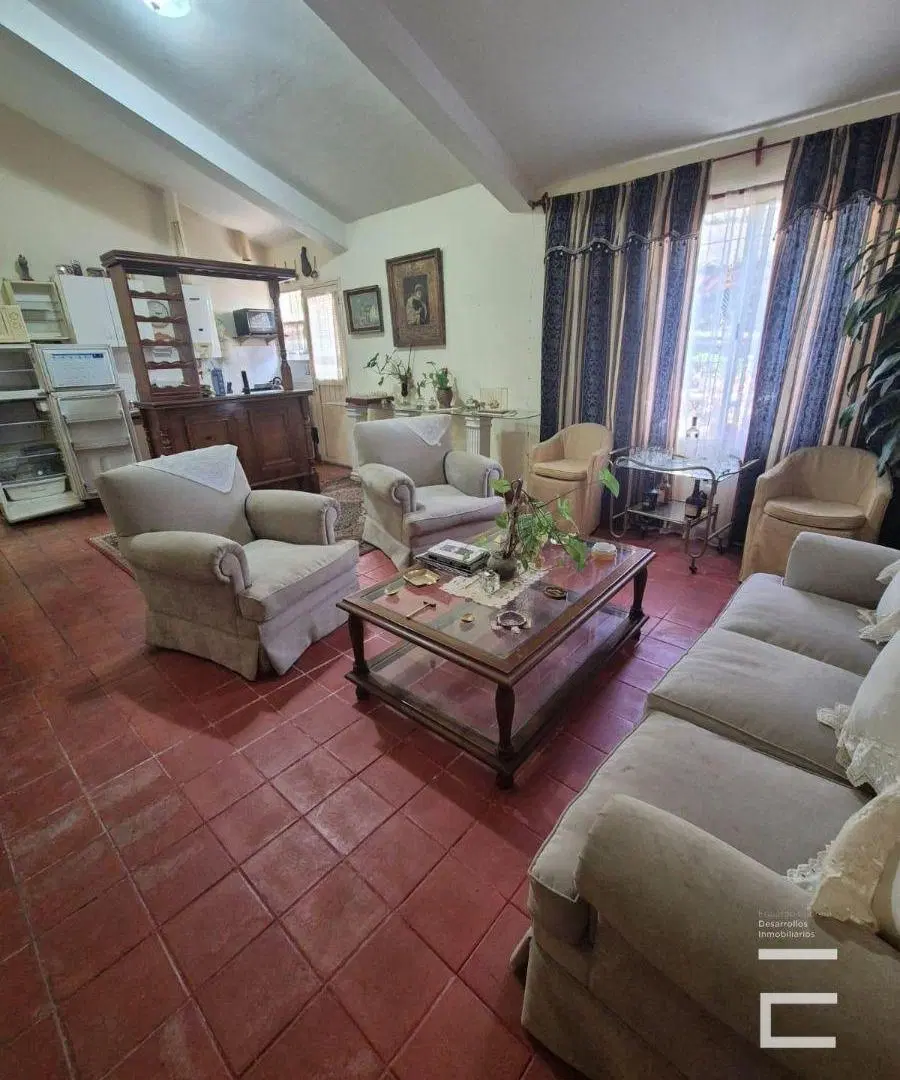 Casa en alquiler c/ cochera en Otros Barrios 4
