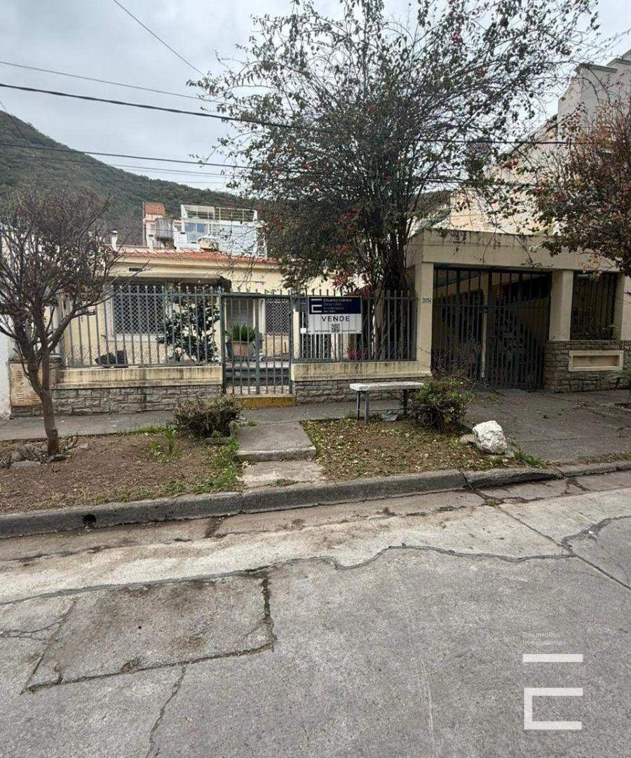 Casa en venta c/ cochera en Otros Barrios