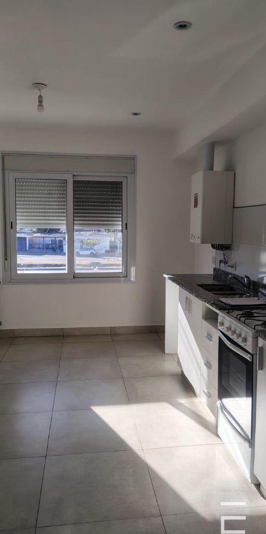 Foto de Departamento en alquiler c/ cochera en Zona Sur, imagen 2